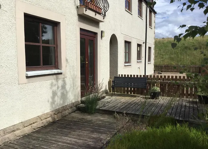 Two-Bedroom Apartment - Golf View Free Parking
