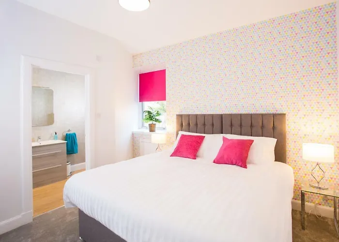 Crown Apartment