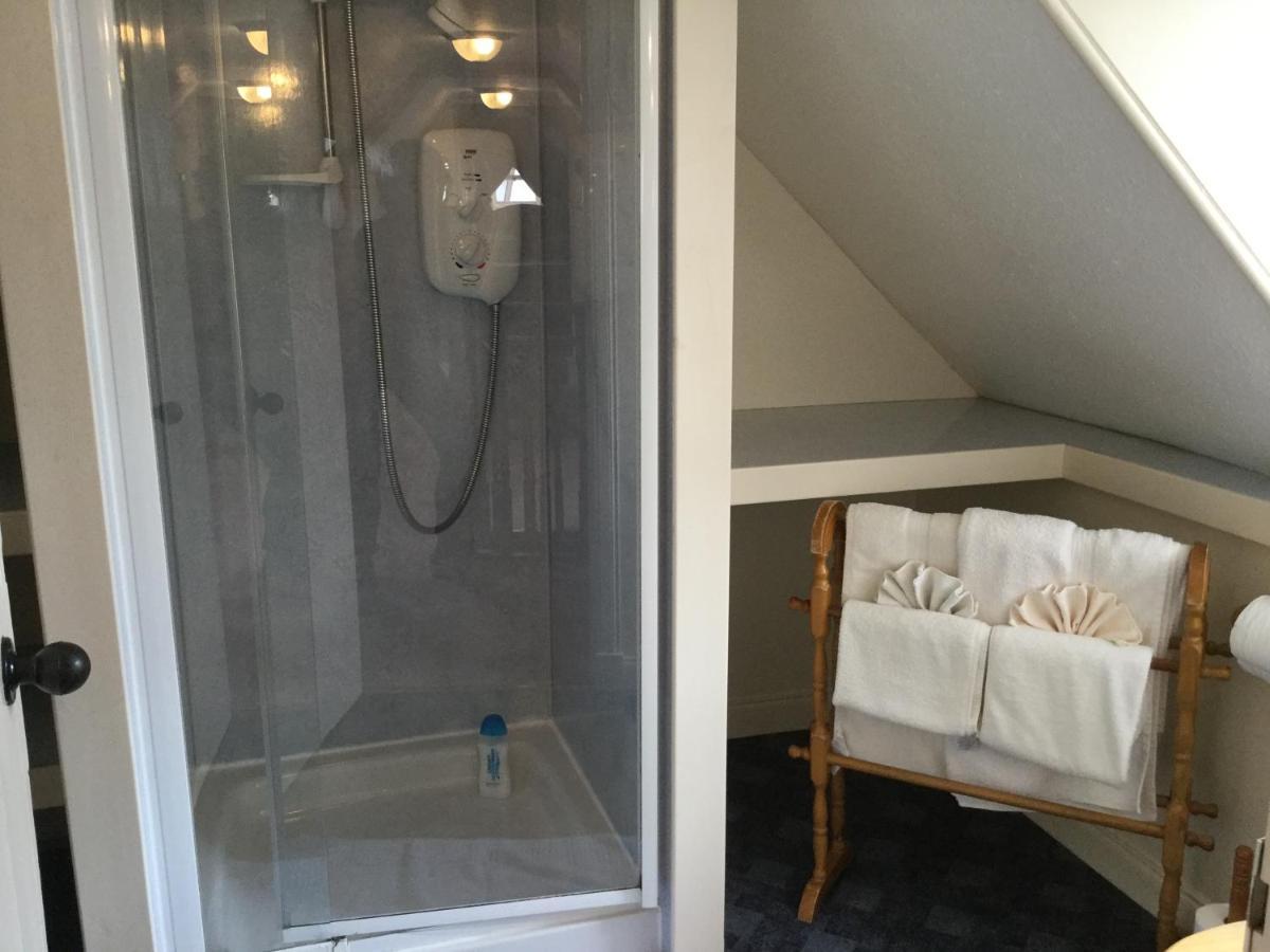 Three-bedroom Old Free Parking Apartment Inverness