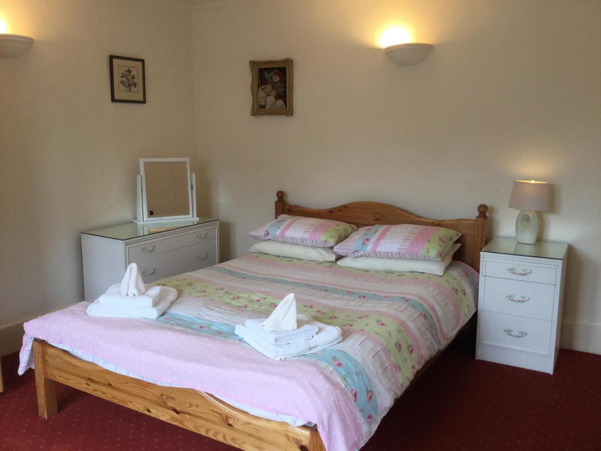 Three-bedroom Old Free Parking Apartment Inverness