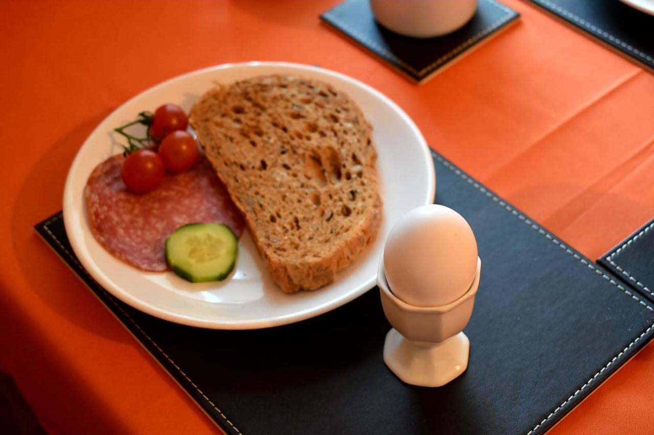 Lycia + Bed & Breakfast Inverness