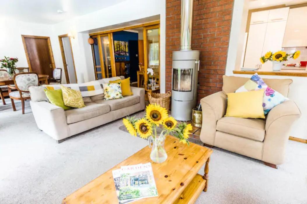 Comforts In Peaceful 2 Acres Holiday home Inverness