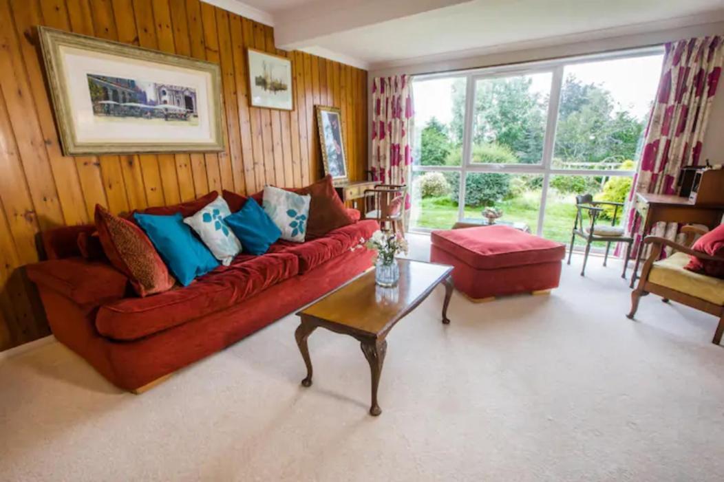 Holiday home Comforts In Peaceful 2 Acres *