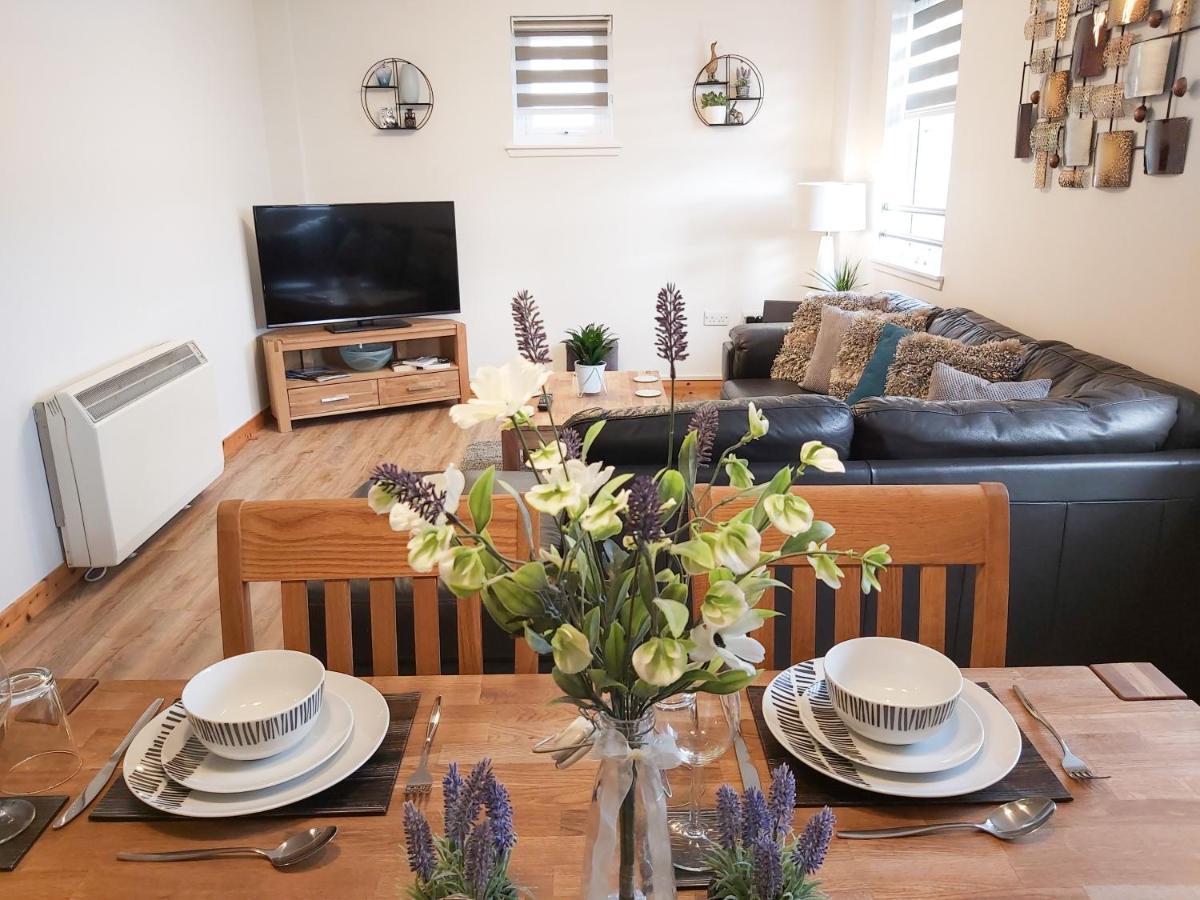 Centre With Elevator And Google Chromecast Apartment Inverness