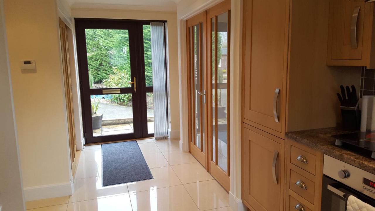 Birchgrove Holiday Apartment--- Free Wifi-- Apartment