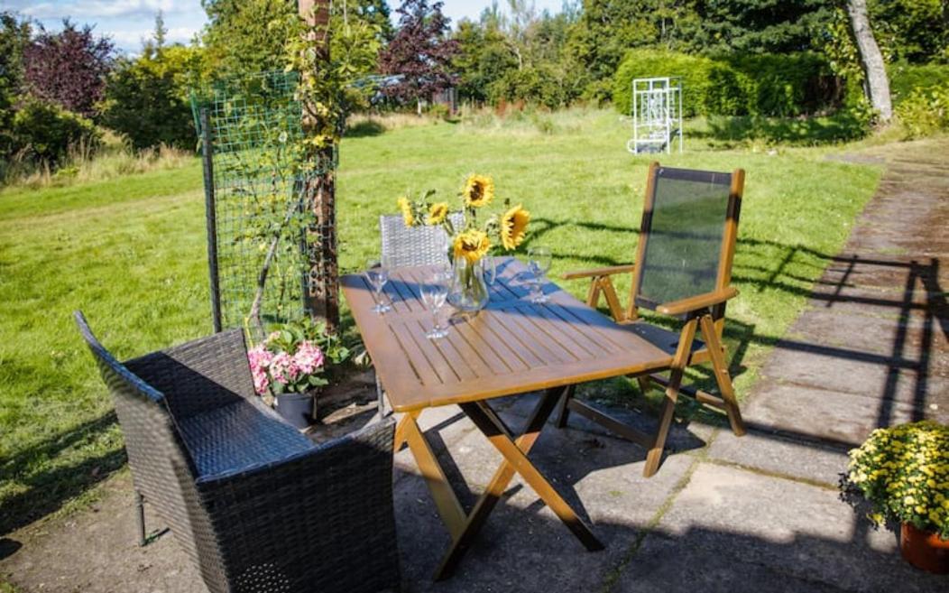 Comforts In Peaceful 2 Acres Inverness