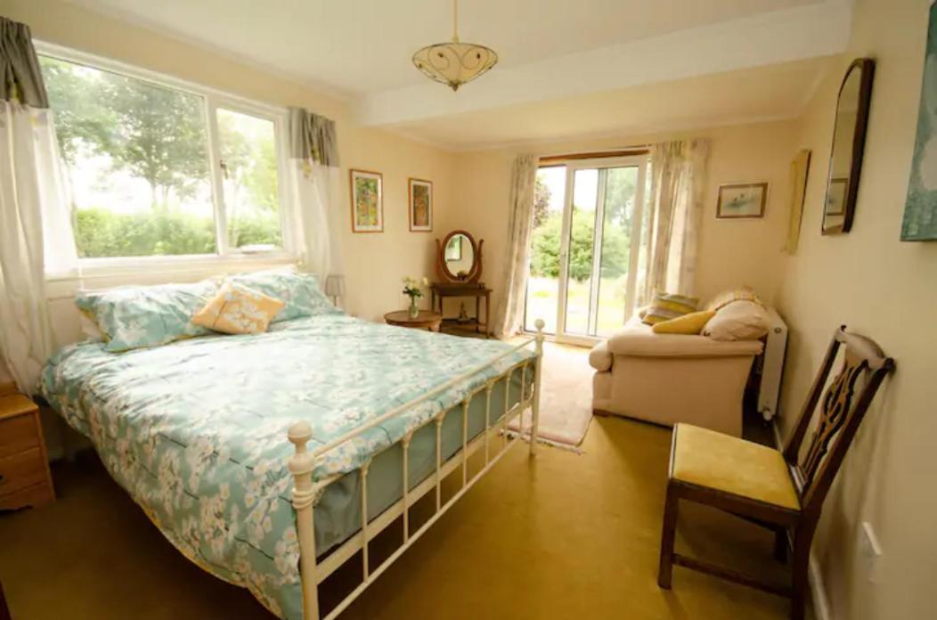 Comforts In Peaceful 2 Acres Holiday home