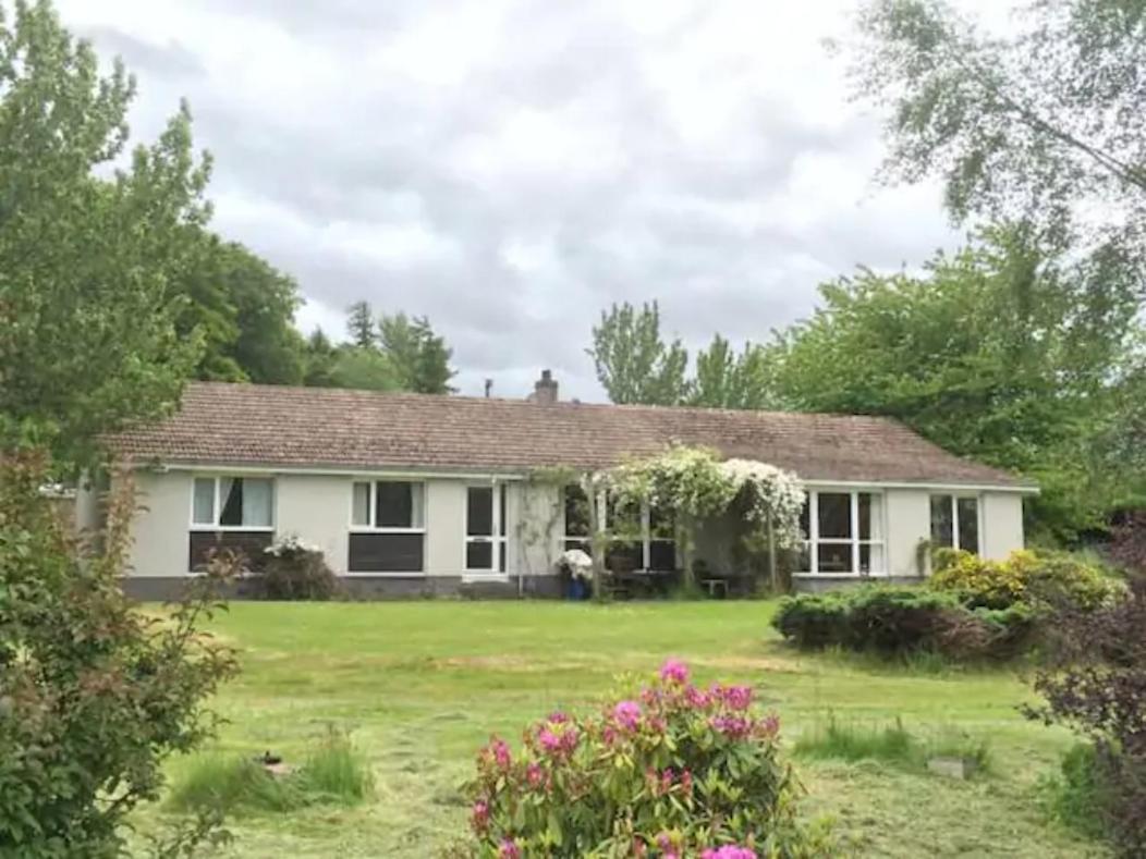 Comforts In Peaceful 2 Acres *