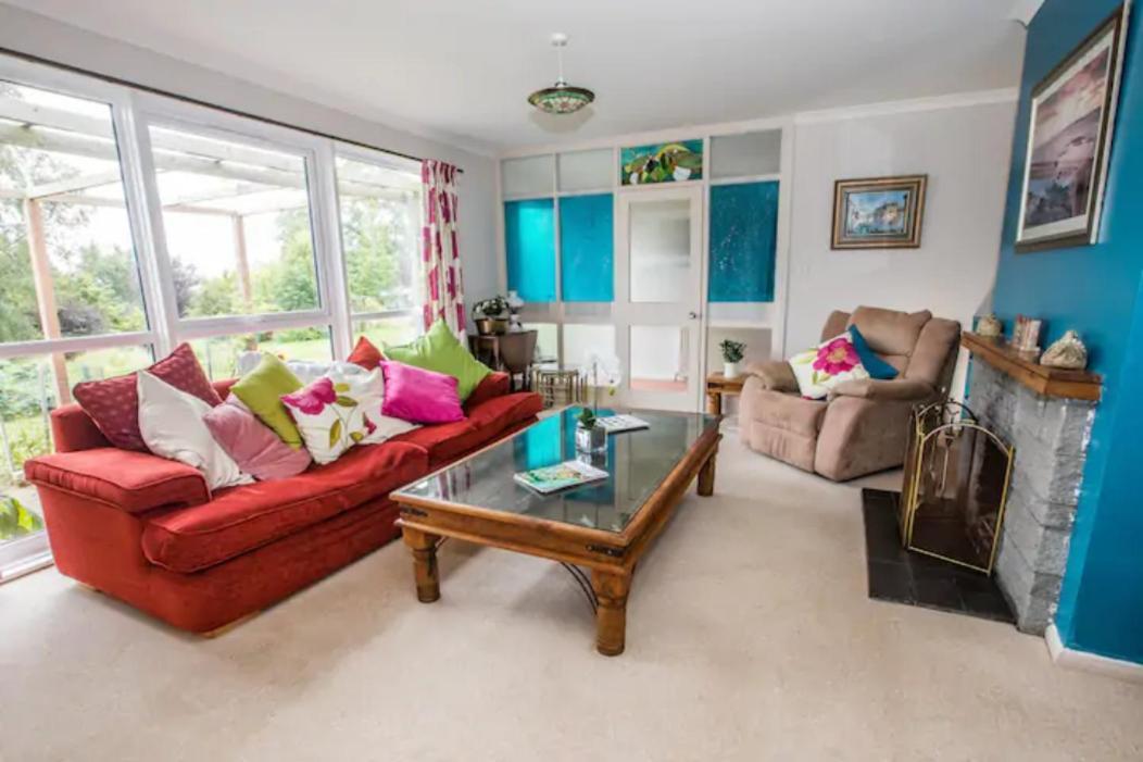 Comforts In Peaceful 2 Acres Holiday home