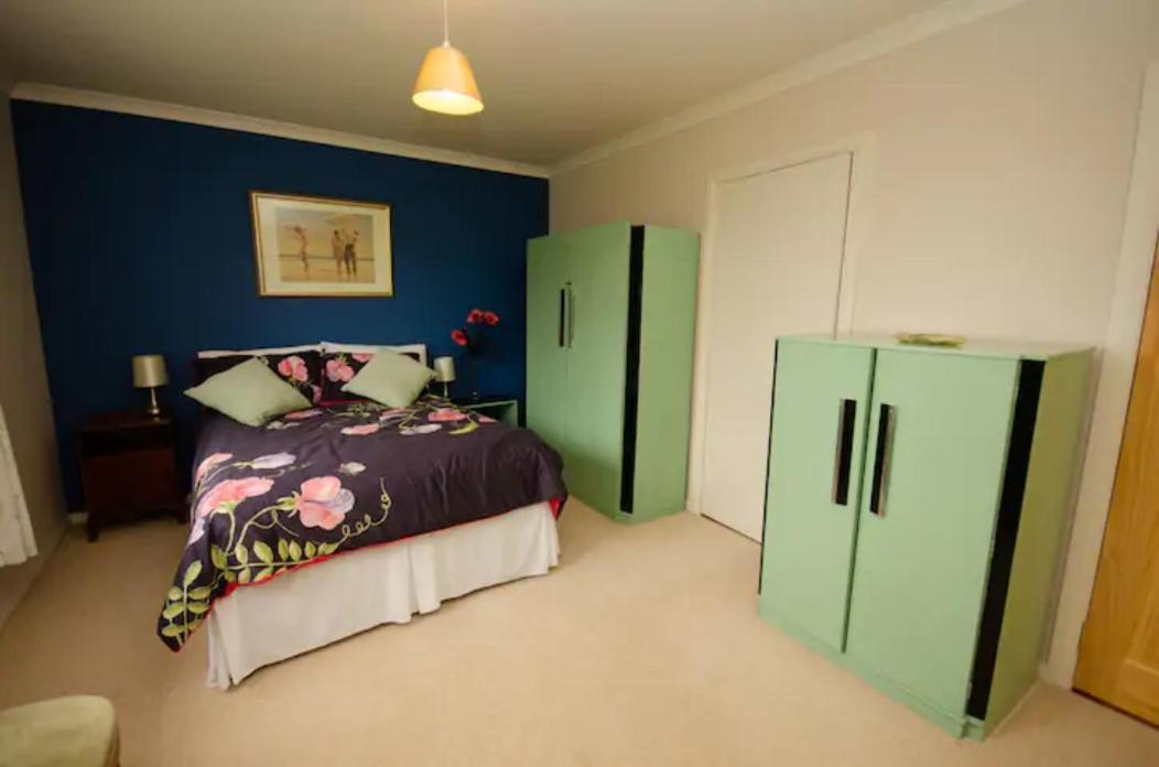 Comforts In Peaceful 2 Acres Holiday home Inverness