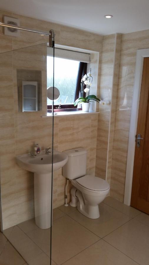 Birchgrove Holiday Apartment--- Free Wifi-- Apartment