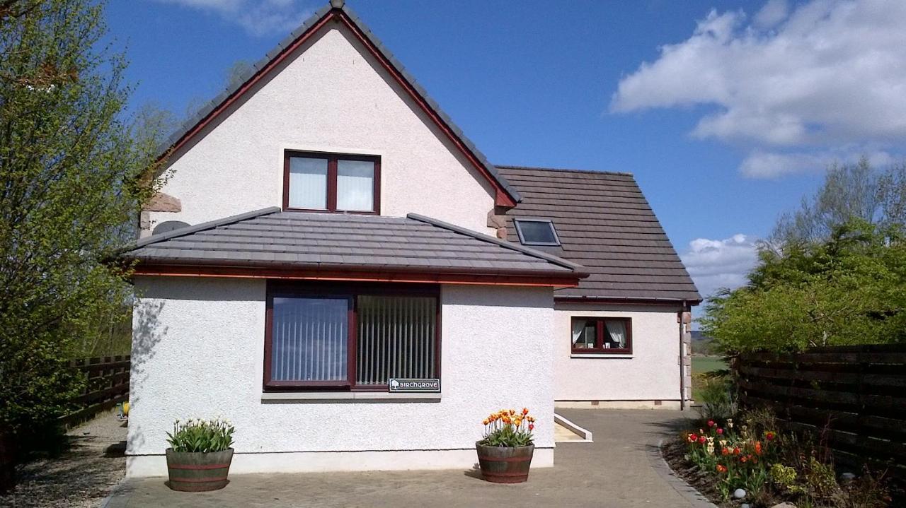 Apartment Birchgrove Holiday Apartment--- Free Wifi--