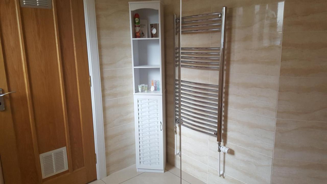 Birchgrove Holiday Apartment--- Free Wifi-- Apartment *