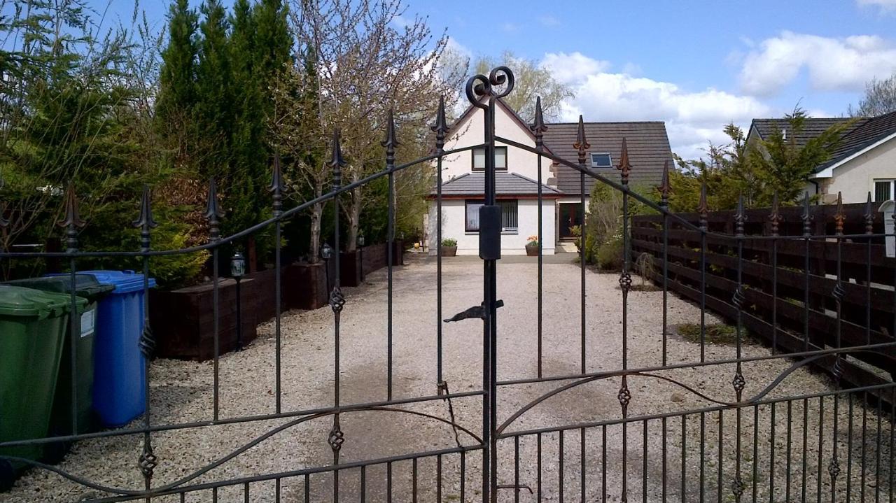 Birchgrove Holiday Apartment--- Free Wifi-- * Inverness