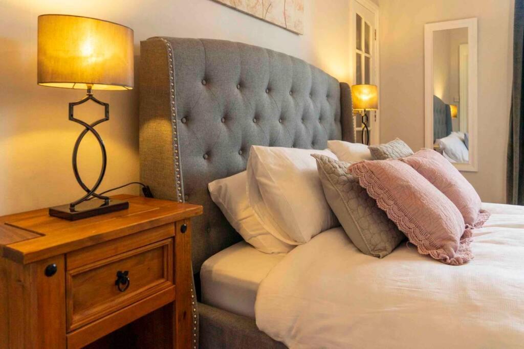 Spacious Centre Full Of Character Apartment *