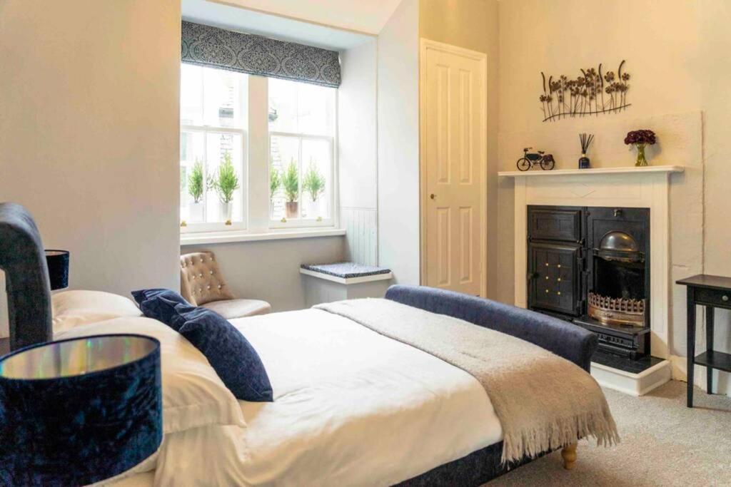 Spacious Centre Full Of Character Apartment *