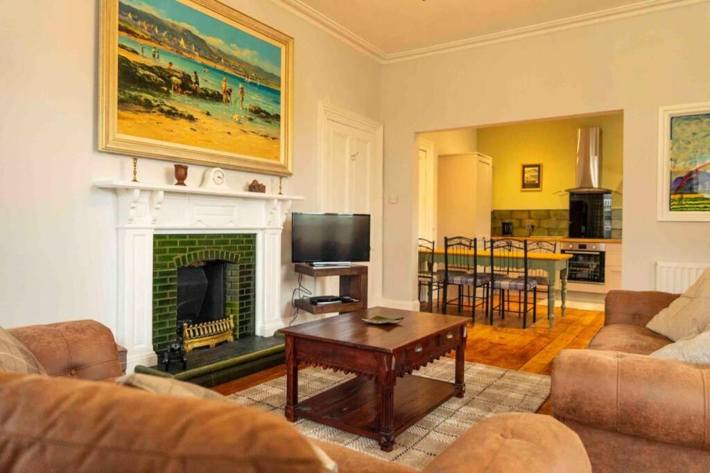 Apartment Spacious Centre Full Of Character