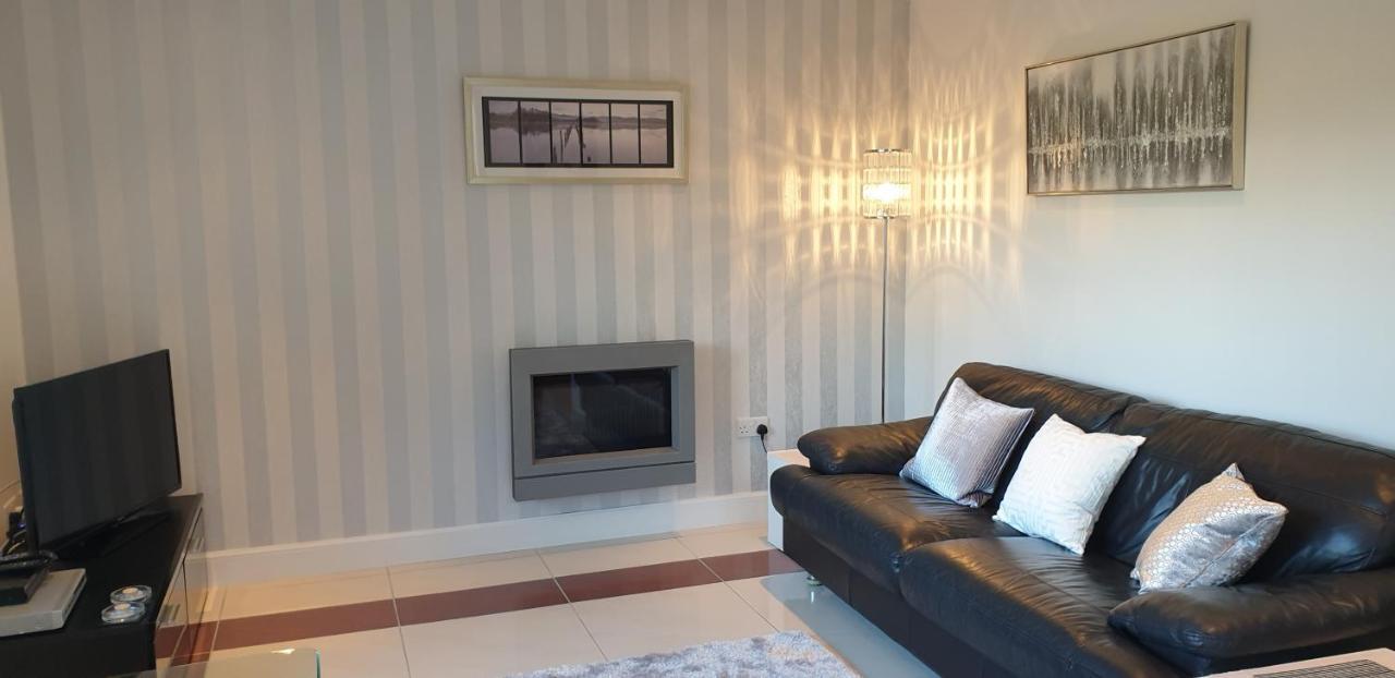 Birchgrove Holiday Apartment--- Free Wifi-- Apartment *