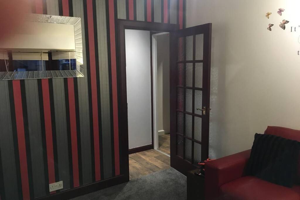 Modern 1 Bedroom Apartment *