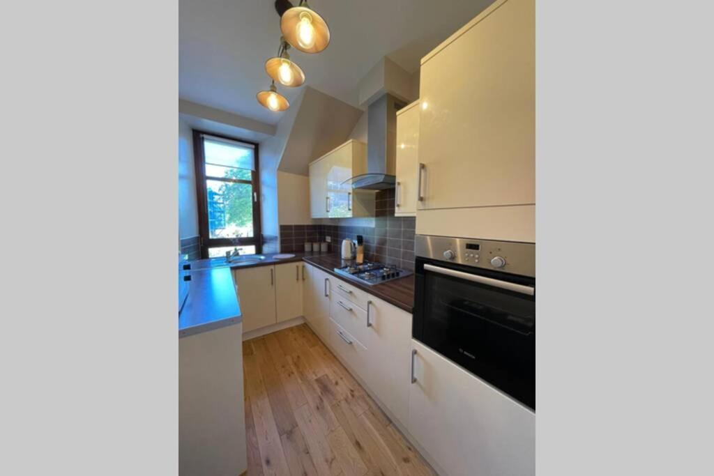 Apartamento No 10 Immaculate Centre, Floor 2 Bed Flat With Free Parking Inverness