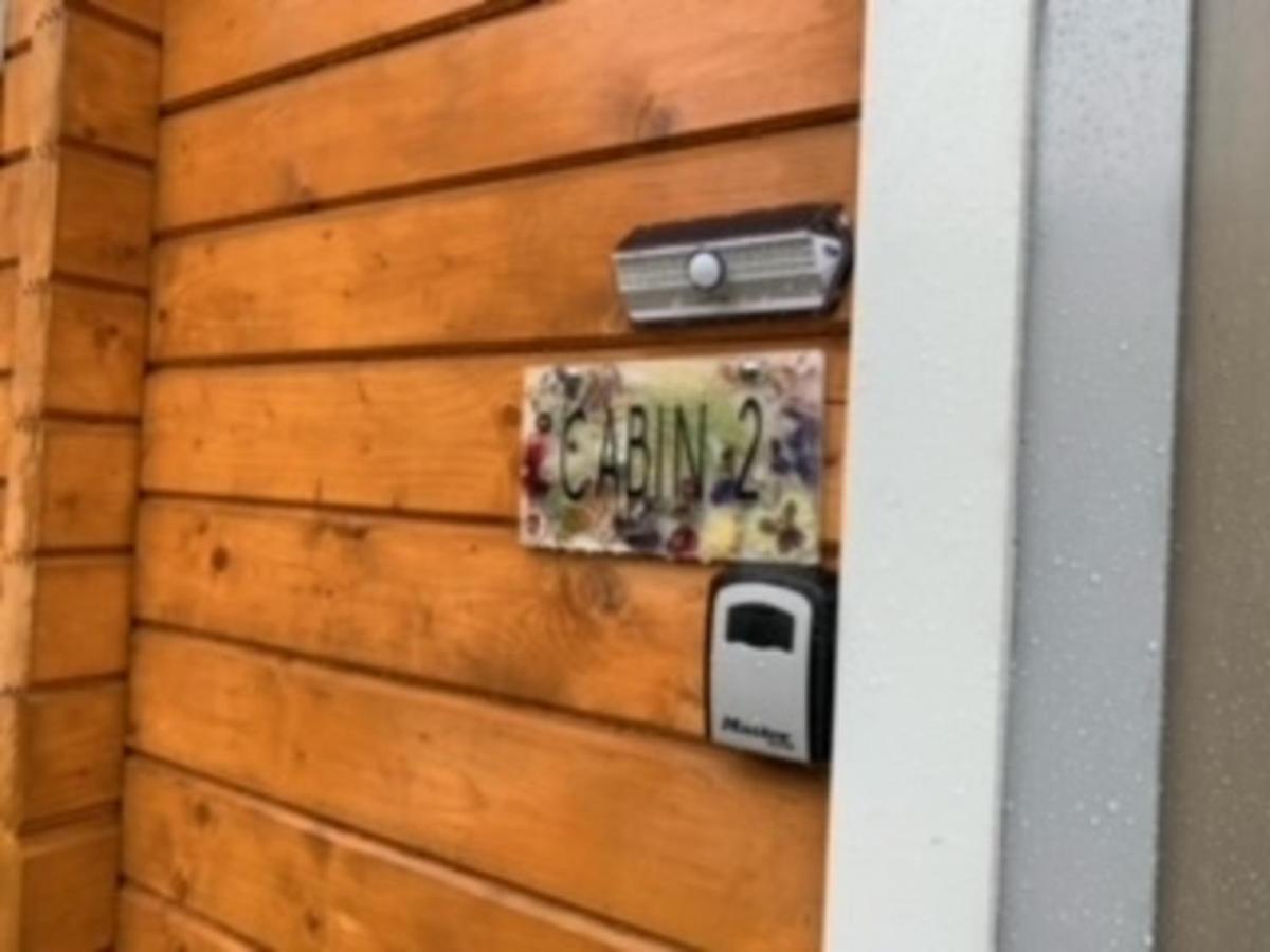 Immaculate 5 Mins To Dogs Welcome Holiday home *