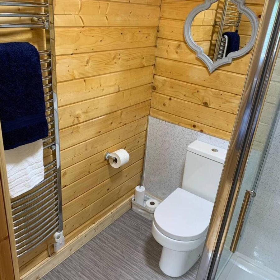 Immaculate 5 Mins To Dogs Welcome Holiday home *