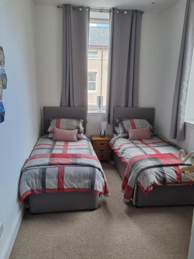 Stunning Spacious On River Ness