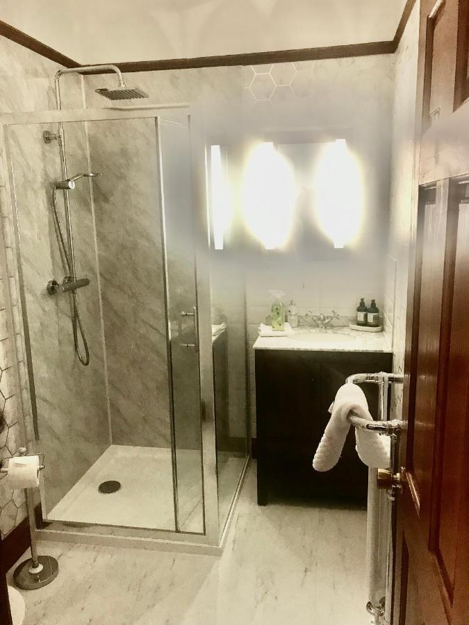 Guest house Cavell House 4*