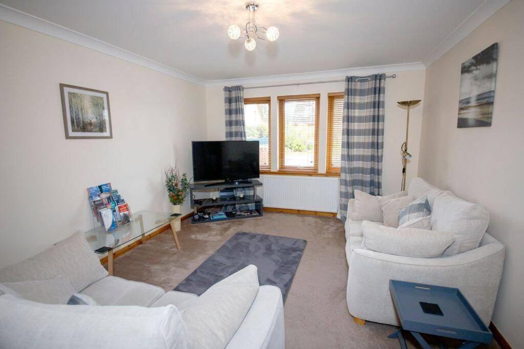 Holiday home Modern 2 Bedroom Semi Detached House With Own Private Driveway