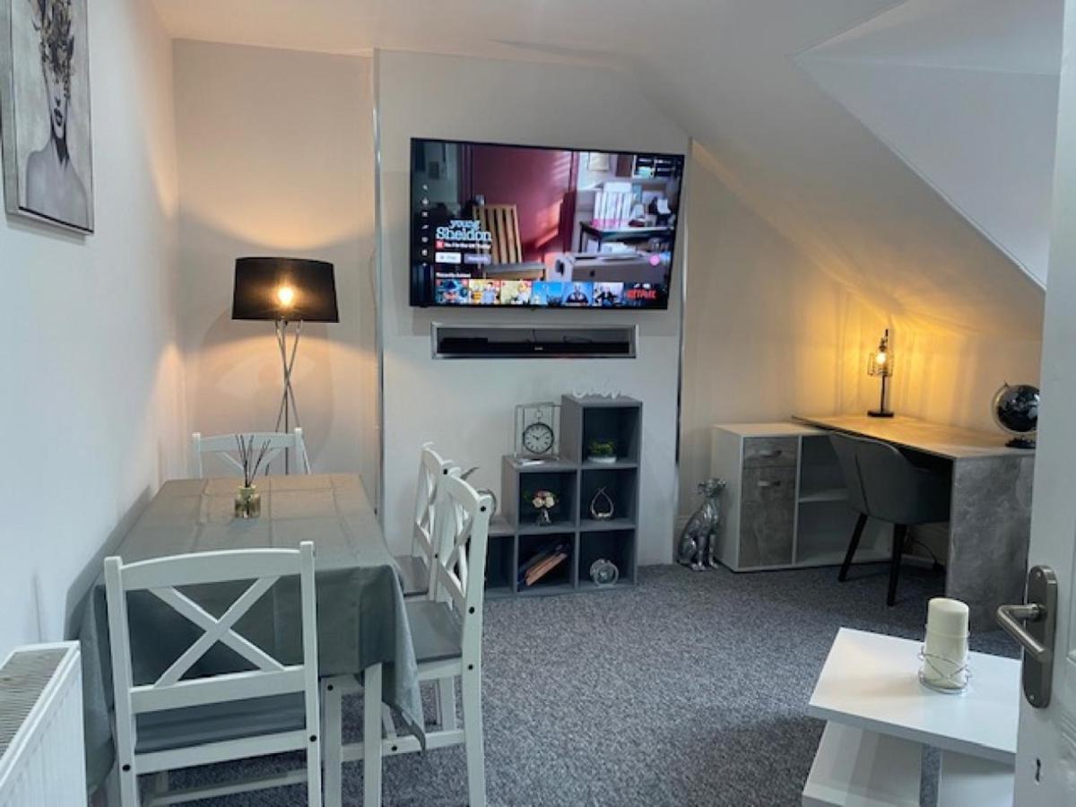 Apartment 63a Innes St *