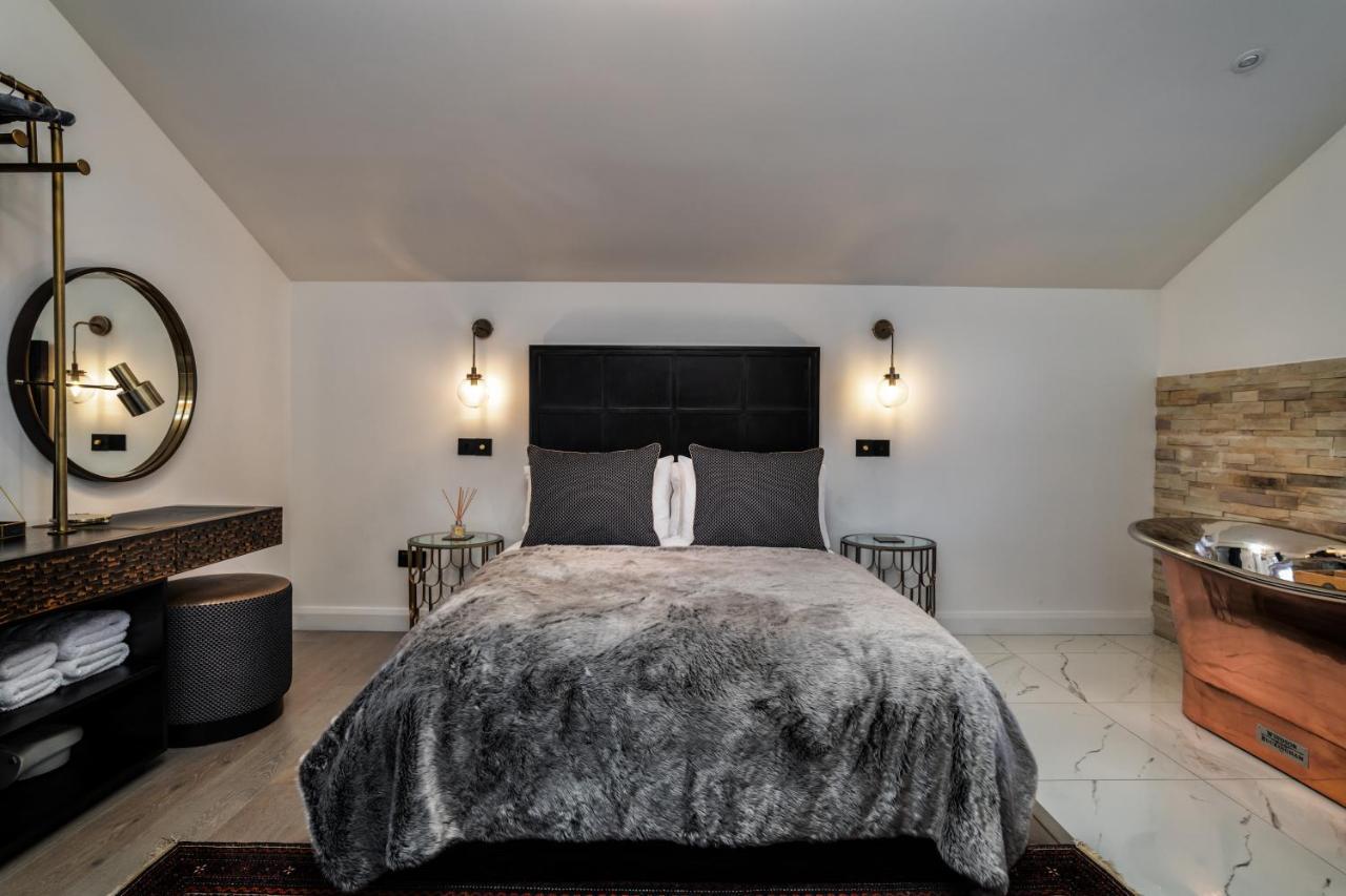 Pamper Yourself In Our Double Sized Copper Tub -2 Bedroom Inverness