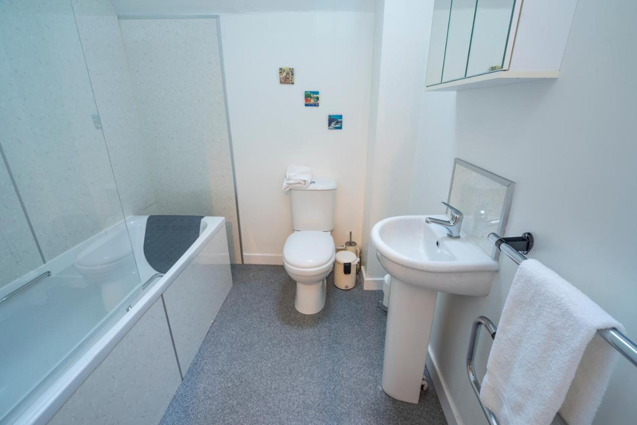 Central Luxury Apartment With Castle View * Inverness