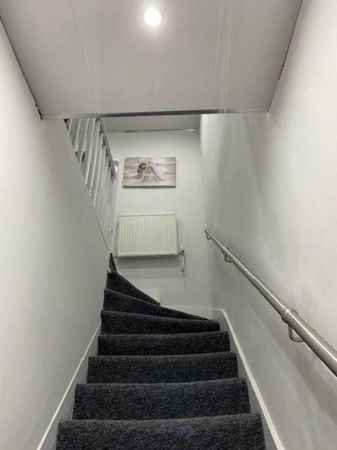 Denny Street Apartment *