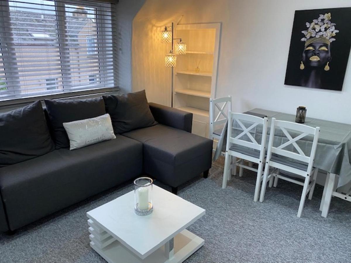 Denny Street Apartment *