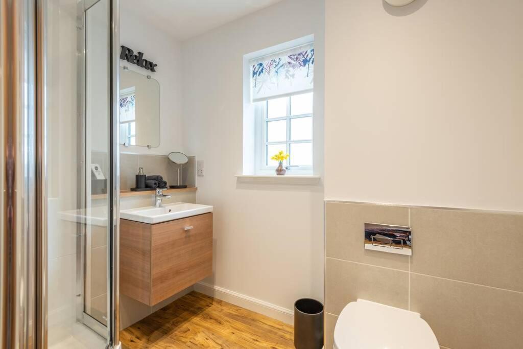 Stylish & Modern Apartment Inverness