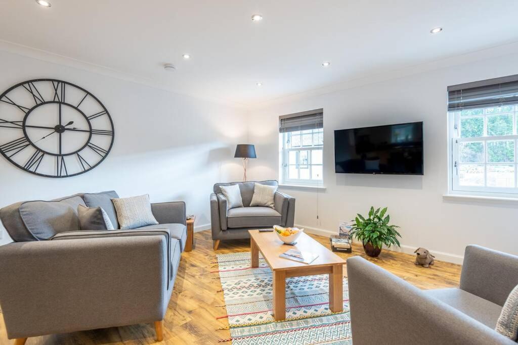 Stylish & Modern Apartment Inverness
