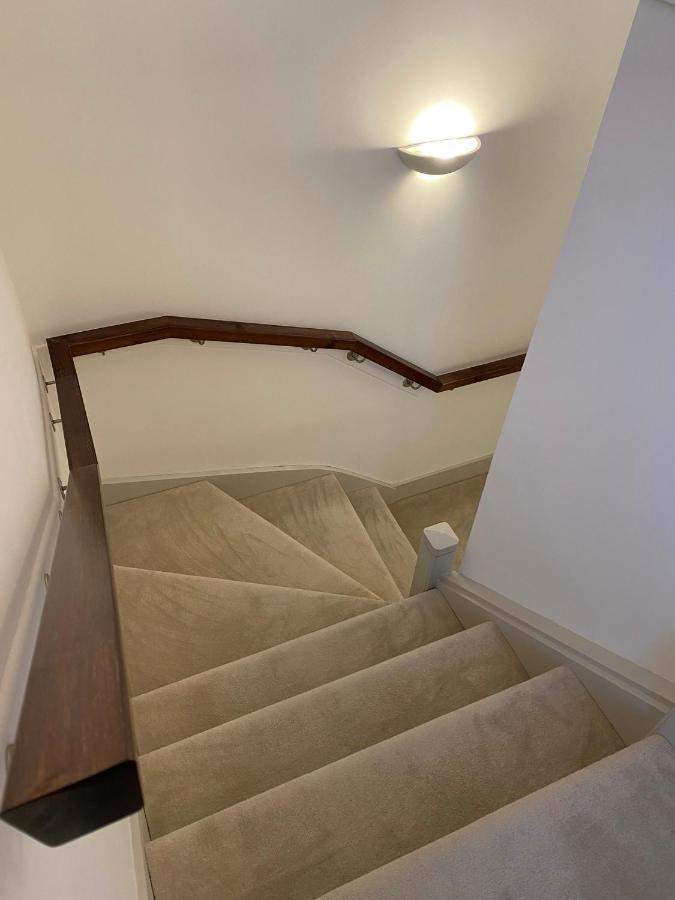 Great Glen Town House, 5 Minute Drive From Town Centre