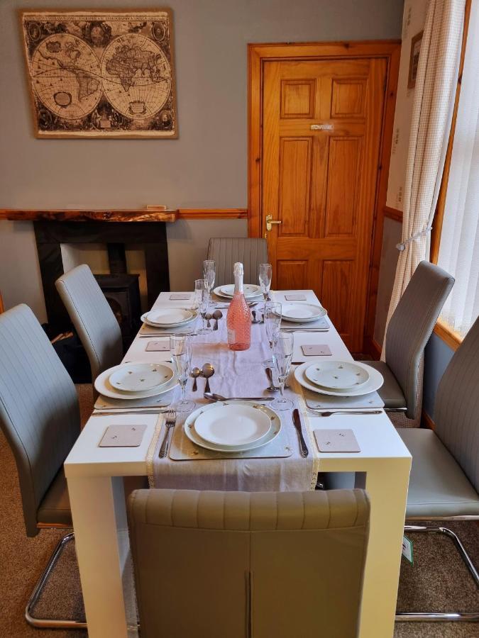 Holiday home 3 Bedroom House Free Parking *