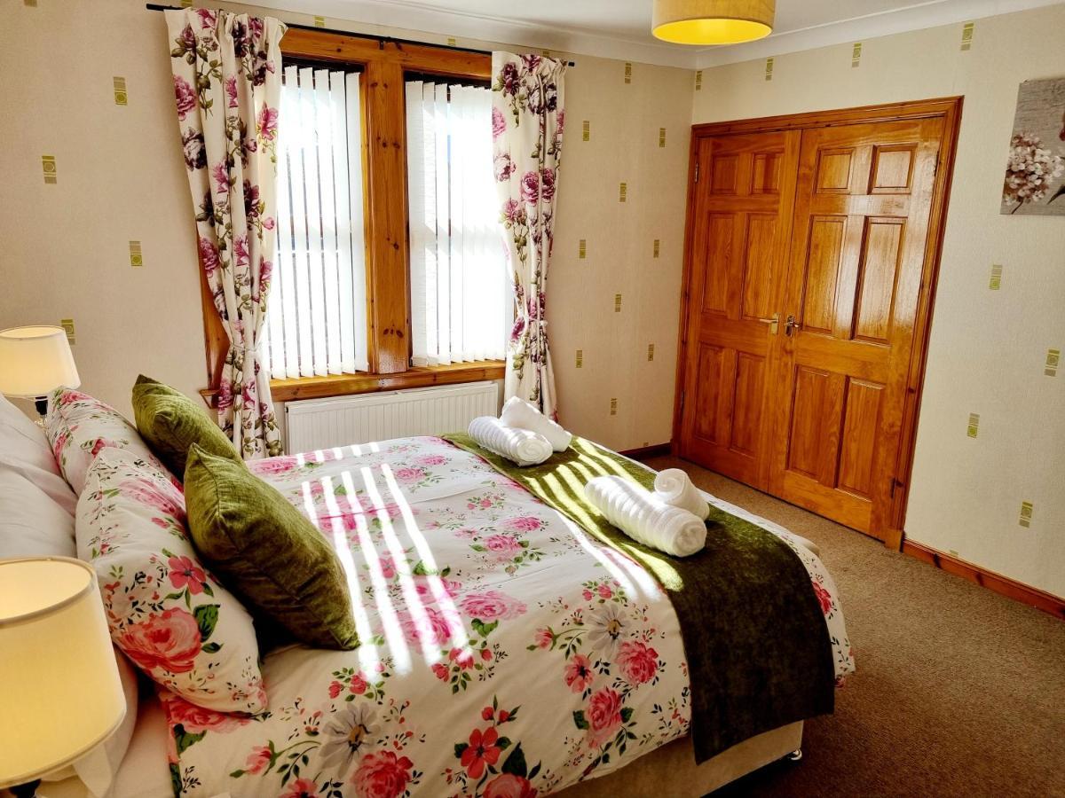3 Bedroom House Free Parking *