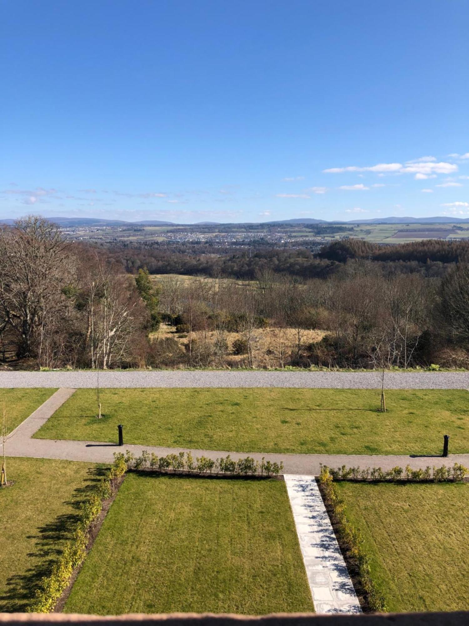 Great Glen Town House, 5 Minute Drive From Town Centre Apartment