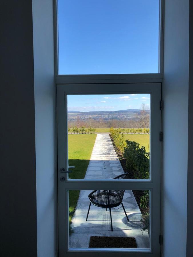 Great Glen Town House, 5 Minute Drive From Town Centre