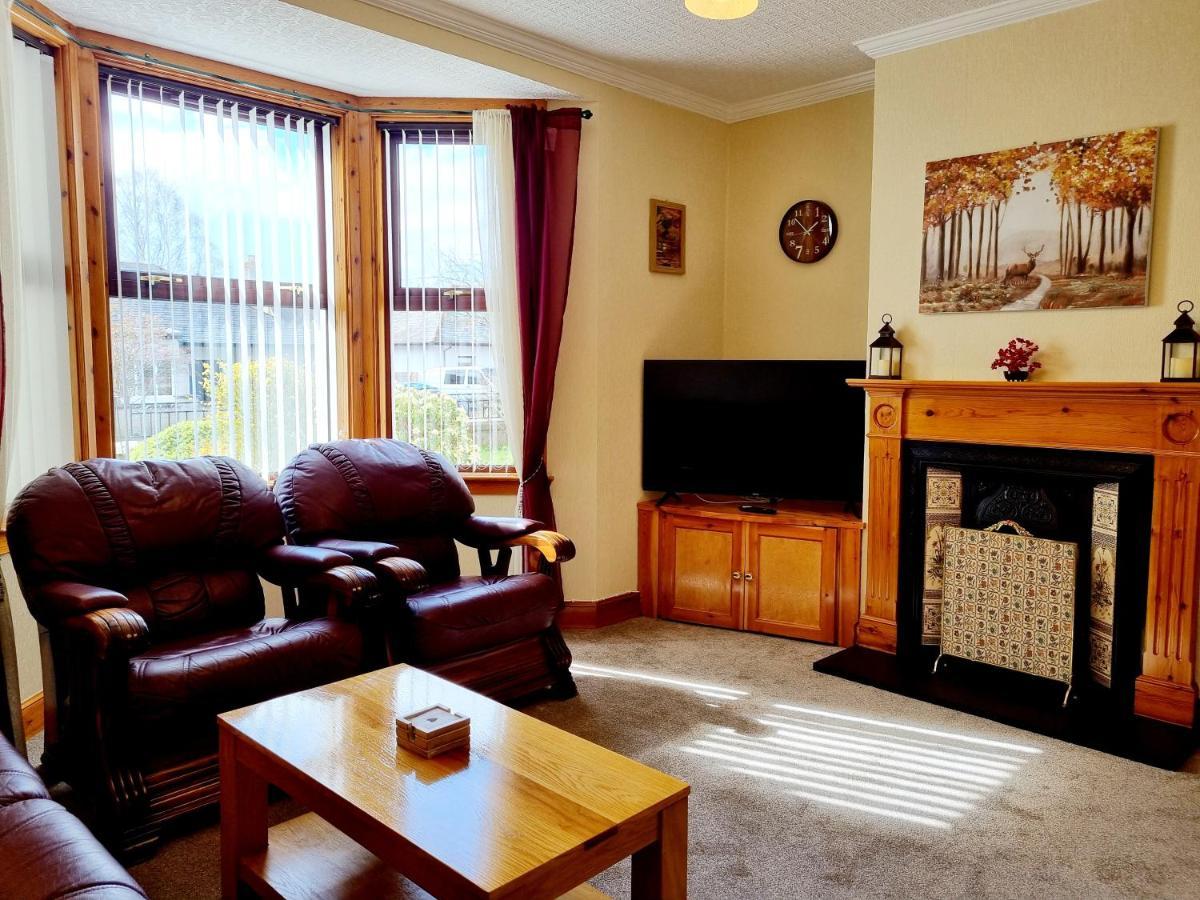 3 Bedroom House Free Parking *