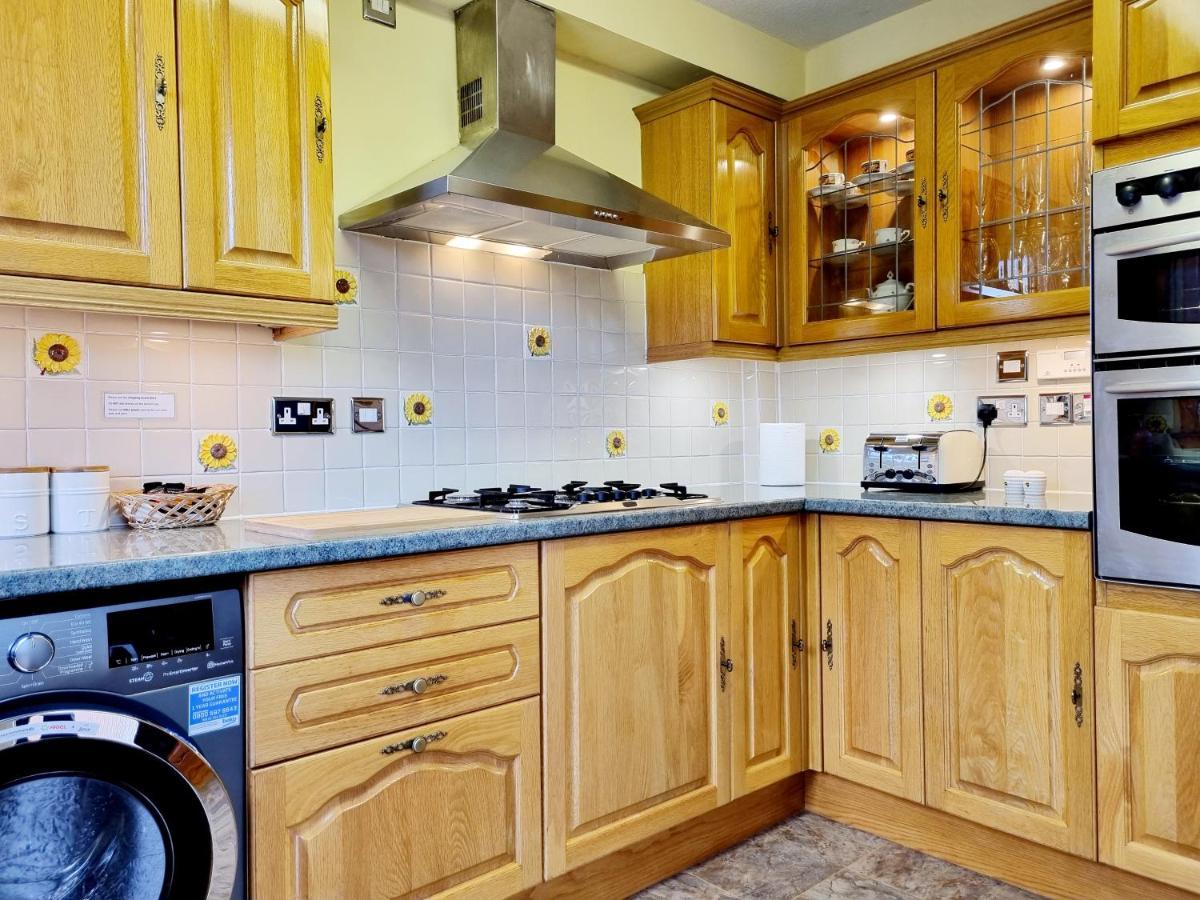 Holiday home 3 Bedroom House Free Parking