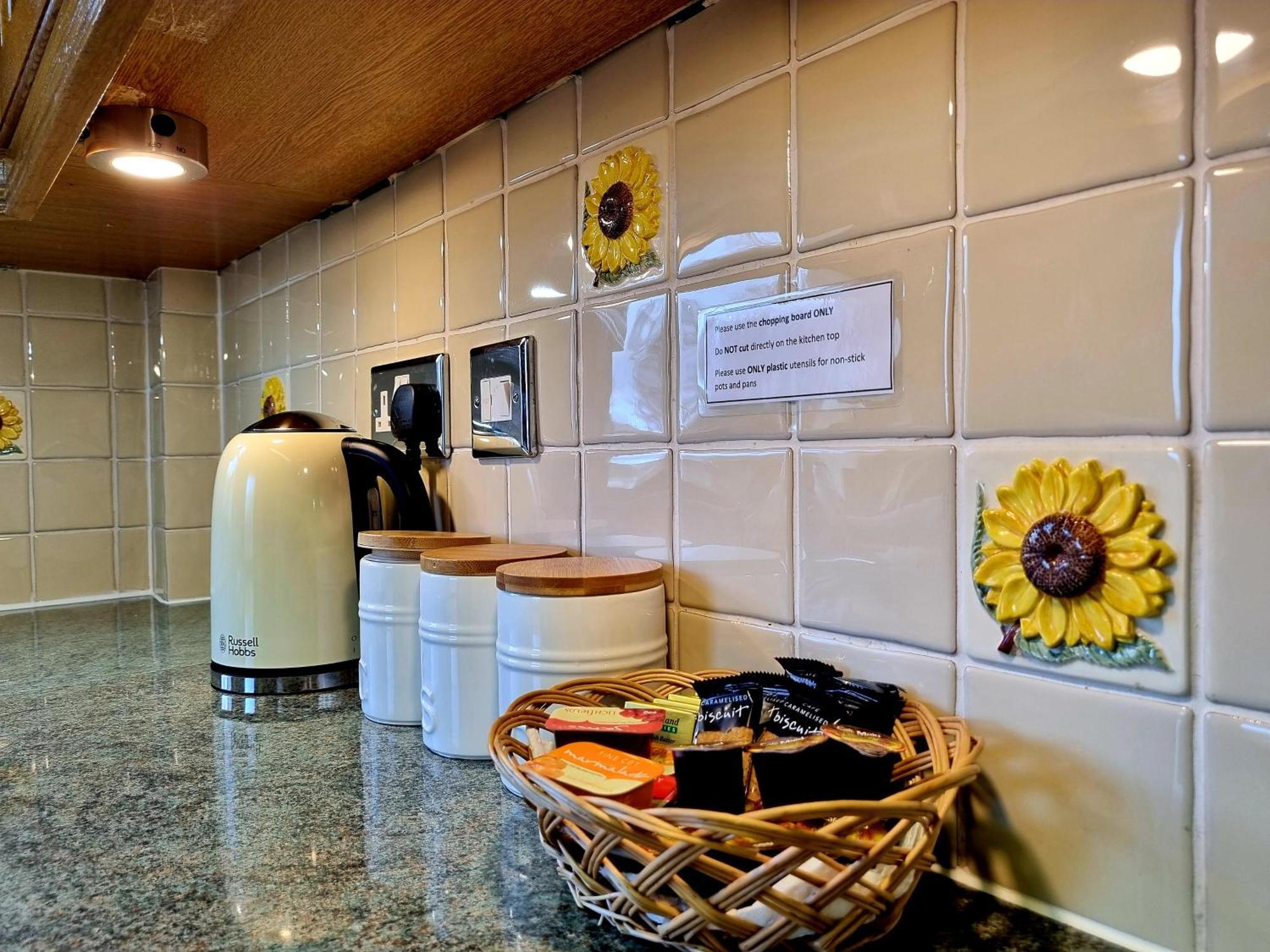 Holiday home 3 Bedroom House Free Parking *