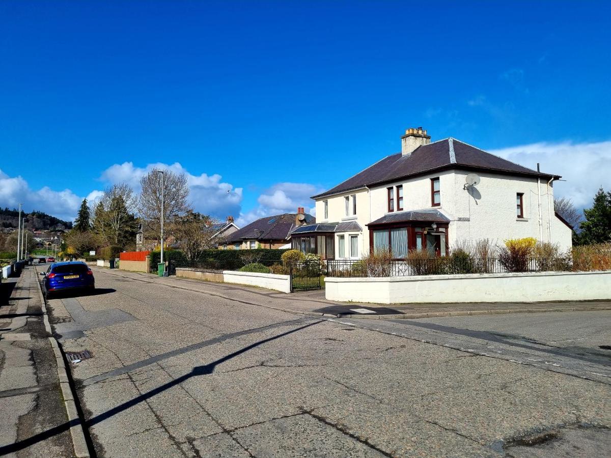Holiday home 3 Bedroom House Free Parking *