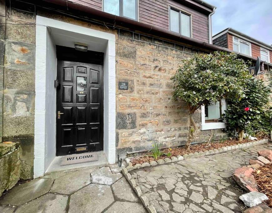 Wells Street Cottages No. 28 By The River Ness