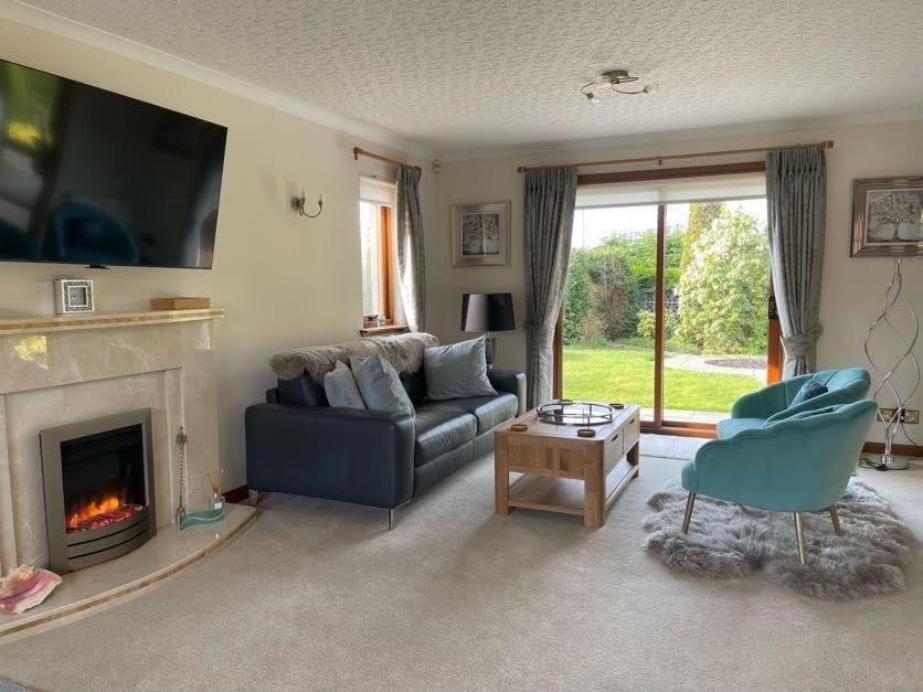 Relax At The Blue House In The Highlands Villa