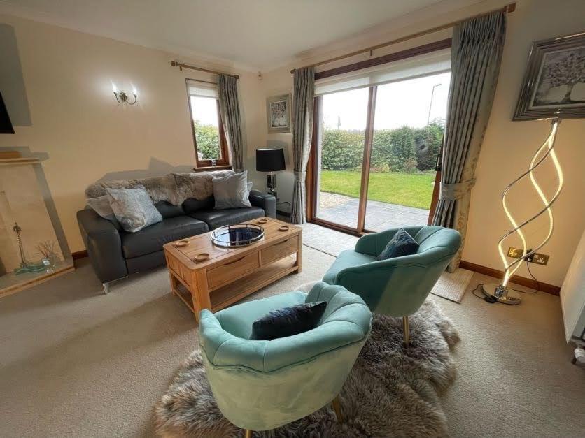 Relax At The Blue House In The Highlands Villa *