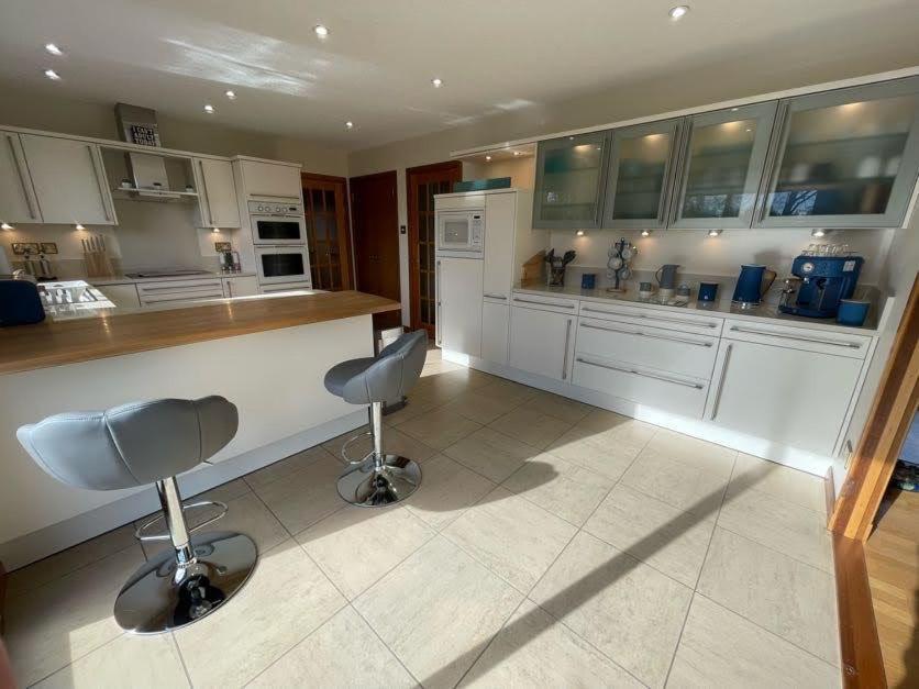 Relax At The Blue House In The Highlands Villa