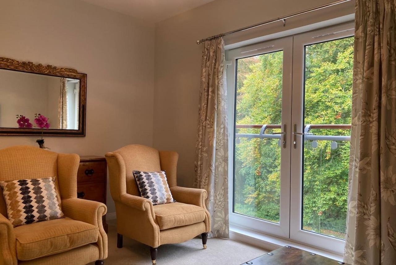 Hedgefield House - Serene Floor Flat *